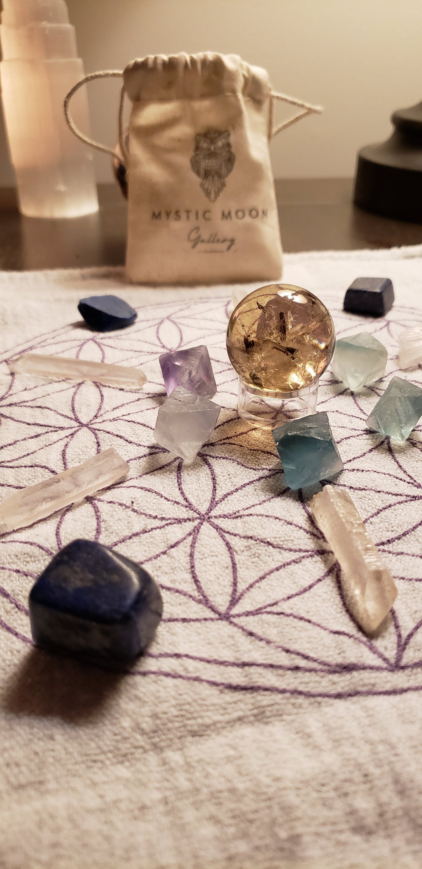 Crystal Grid Kit - 18 Starter Crystals, 1 Cloth Grid